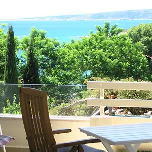 https://apartman-kucer.primorje-gorskikotar.com